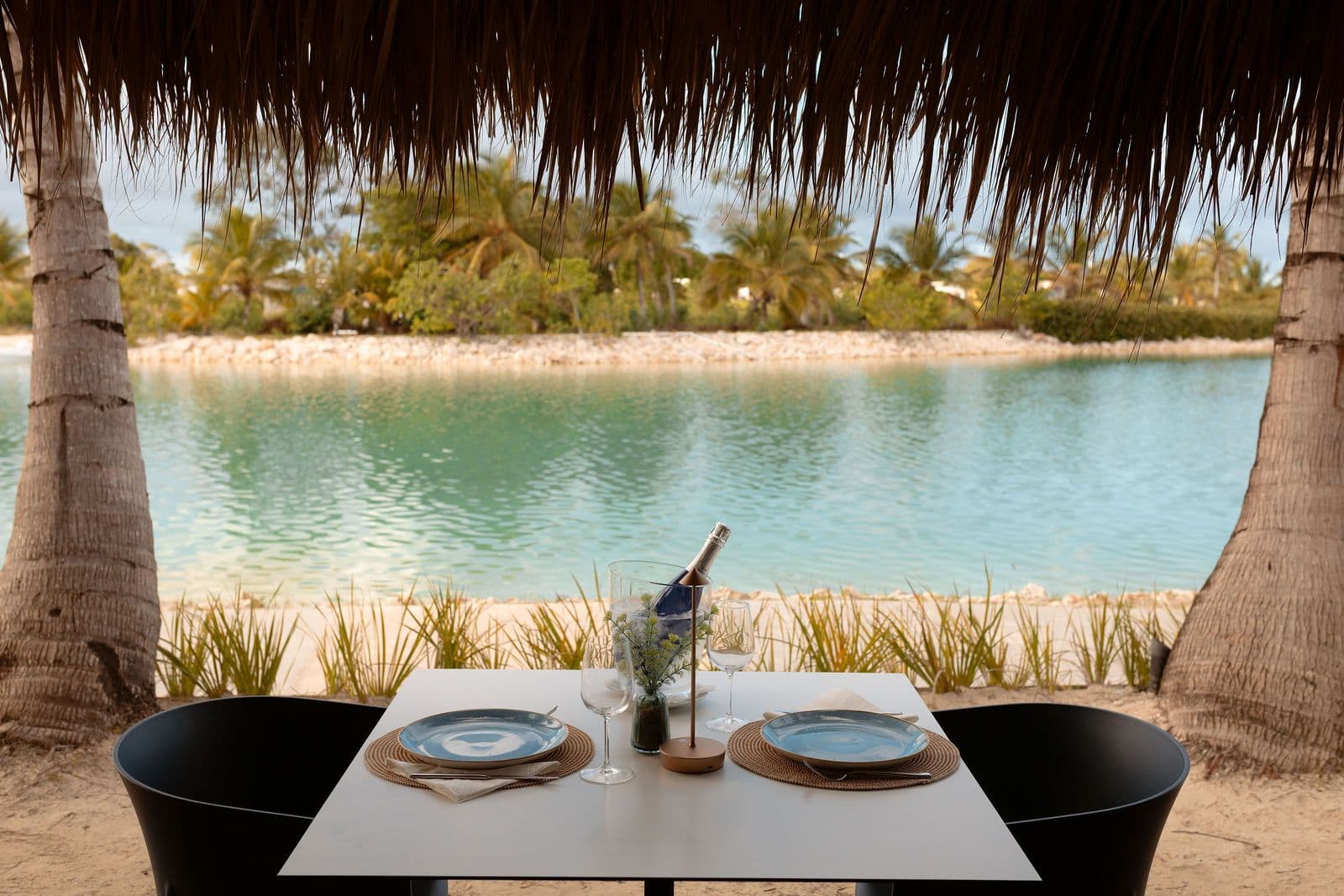 Restaurants & Bars