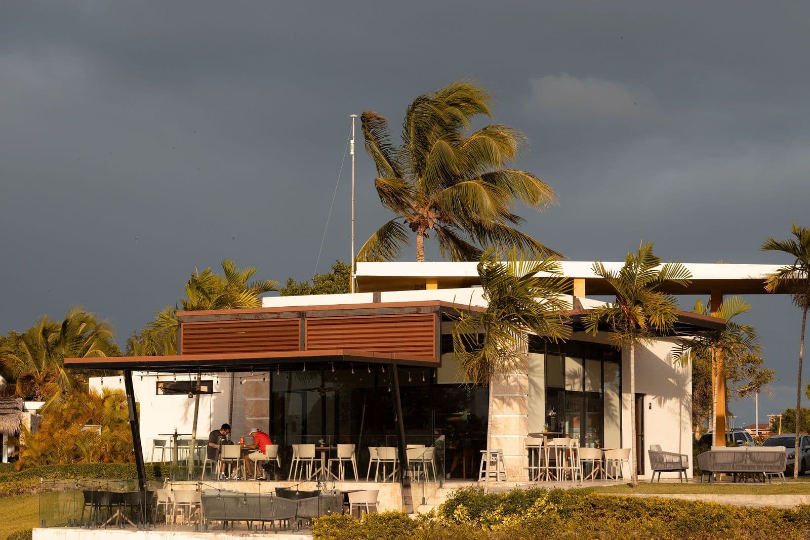 Restaurants & Bars