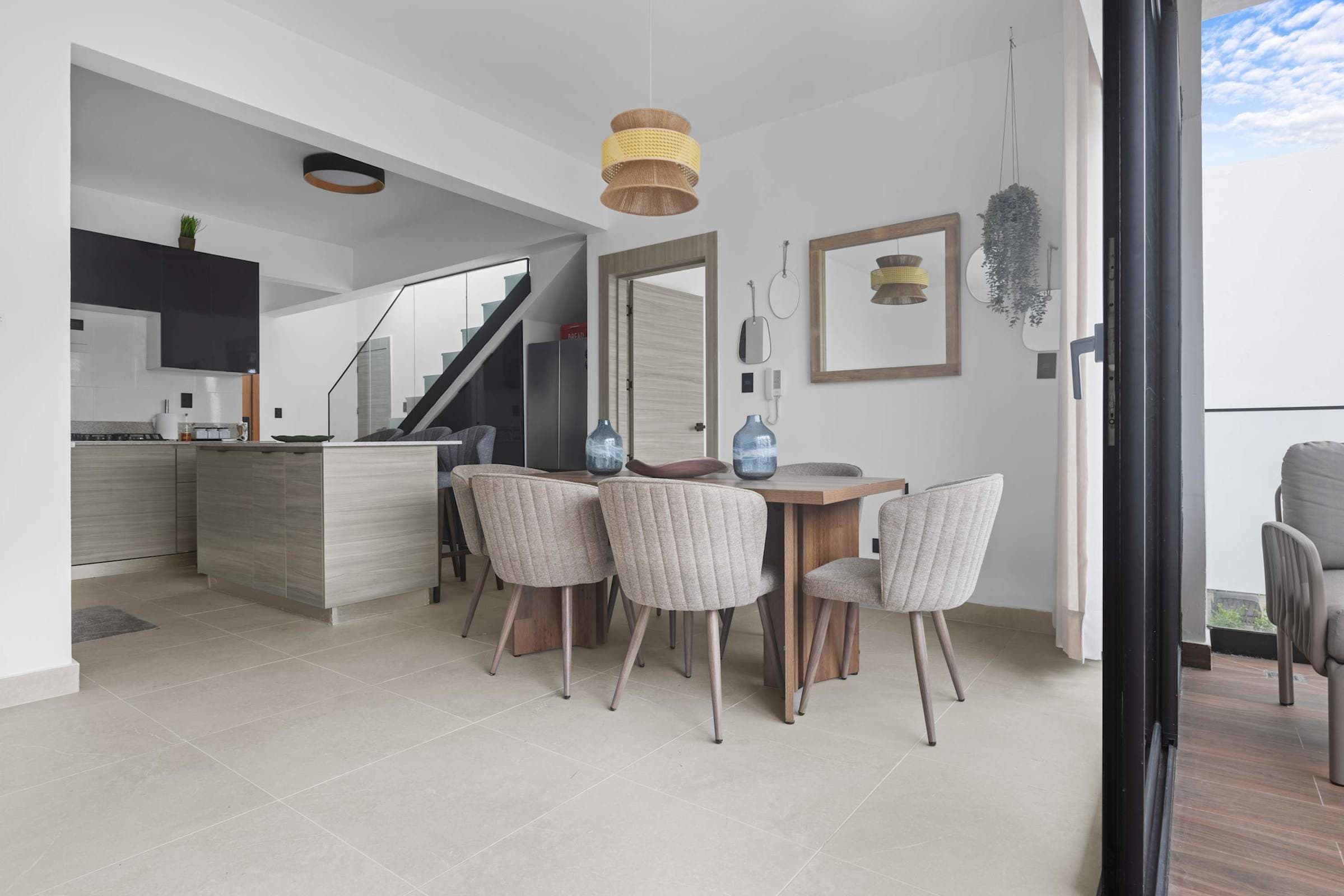 Stylish 2BR Duplex with Rooftop Jacuzzi
