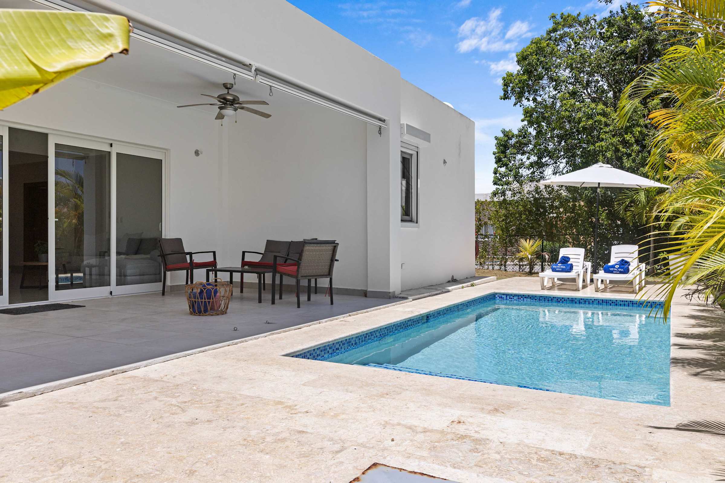 Modern 3BR Villa with Private Pool in Oasis del Lago